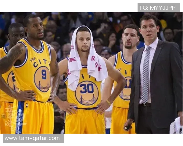 凯尔特人与卢克日的激烈对决揭示篮球战术的深度与魅力 凯尔特人与卢克日的激烈对决揭示篮球战术的深度与魅力