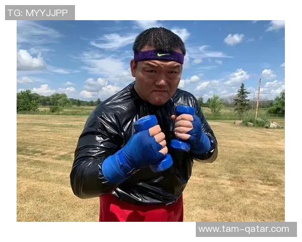 张君龙挑战印尼拳王巅峰对决引发拳迷热议与期待 张君龙挑战印尼拳王巅峰对决引发拳迷热议与期待