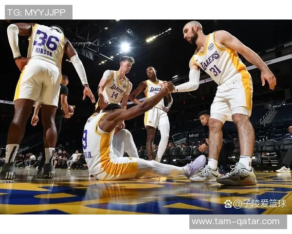 湖人对决热火精彩回顾与赛后分析揭示球队未来发展方向 湖人对决热火精彩回顾与赛后分析揭示球队未来发展方向